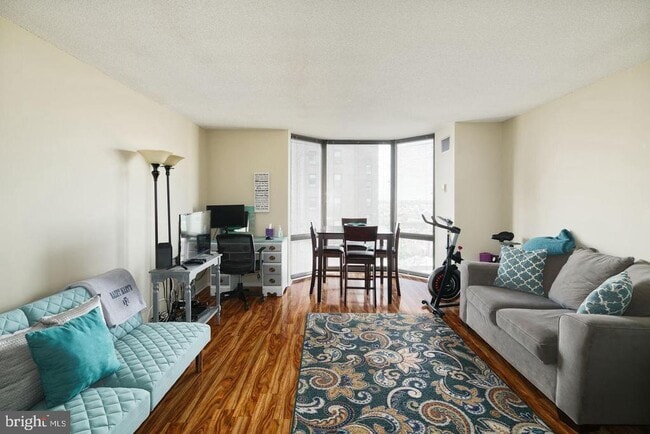 Photo - 2018 Walnut St Unit 17F