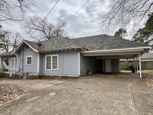 Photo - 1230 Pine Bluff St House