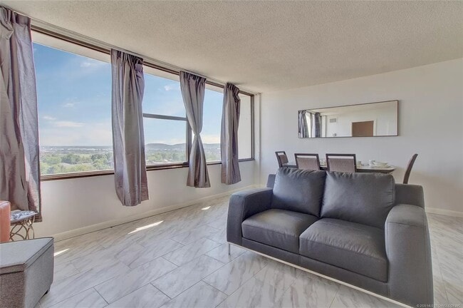 Photo - 410 W 7th St #1521 Unidad 1521