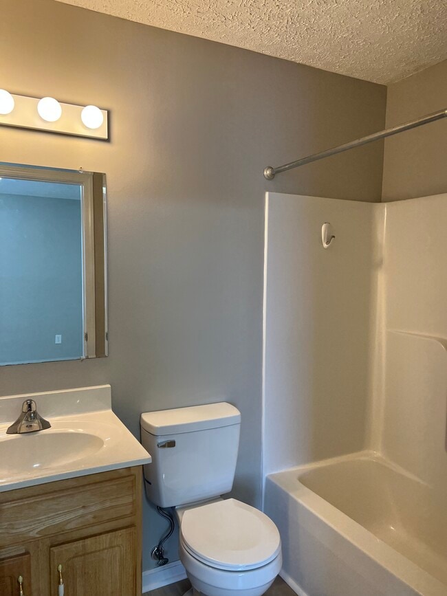 Photo - 633 Beaverview Dr