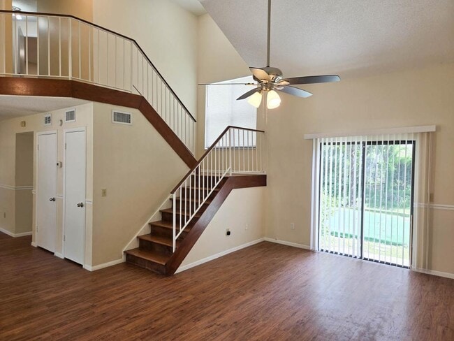 Photo - 1232 Woodridge Ct