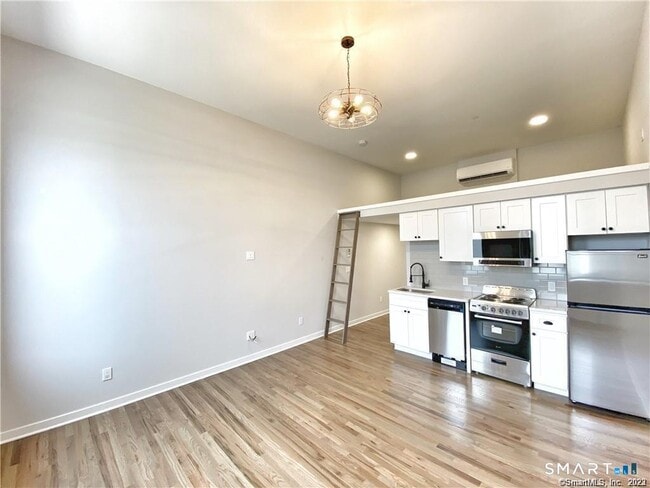Building Photo - 39 Wall Street Unit 6