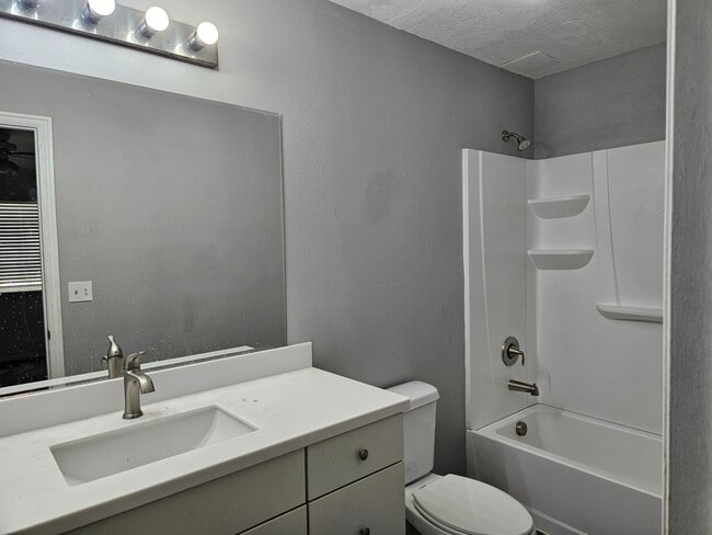 Photo - 1046 W 820 S