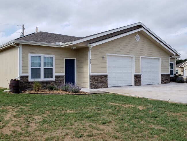 Grant Prairie Townhomes I & III - Grant Prairie Townhomes I & III