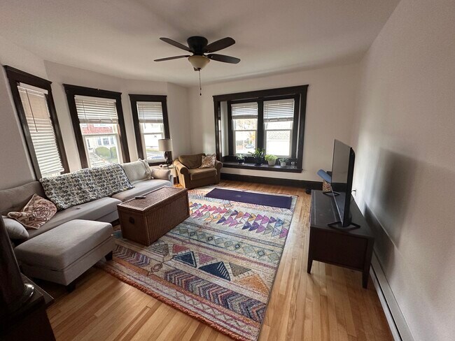 Photo - 25 Dustin St Unidad 2nd Floor