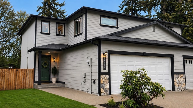 Building Photo - *******  DUPLEX - HUGE YARD  *********