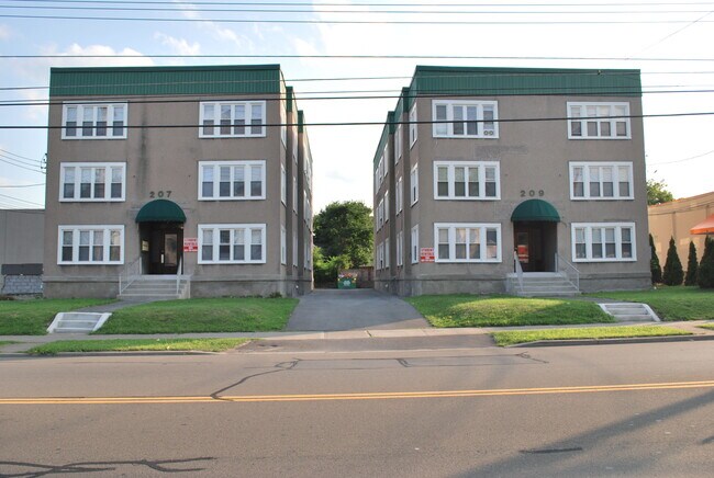 Photo - 207 Main St.