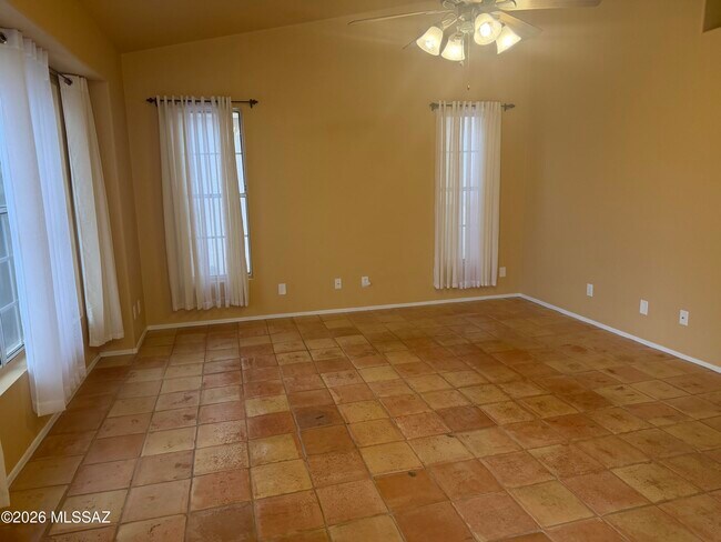 9006 N Willeta Dr