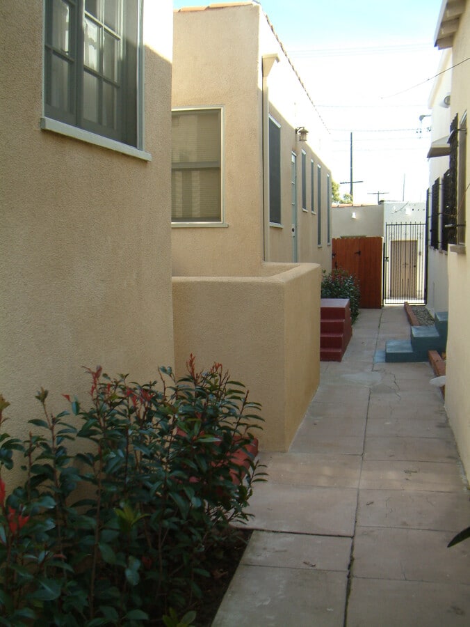 Photo - 1290 S Highland Ave Unidad 1290