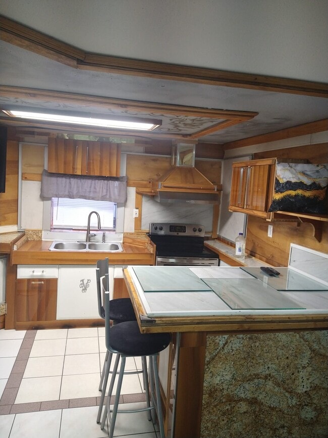 Photo - 2127 Funston St