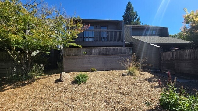 Building Photo - Updated 3BR/2BA Condo in Prime Sebastopol ...