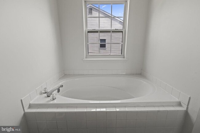 Photo - 124 Buckingham Way
