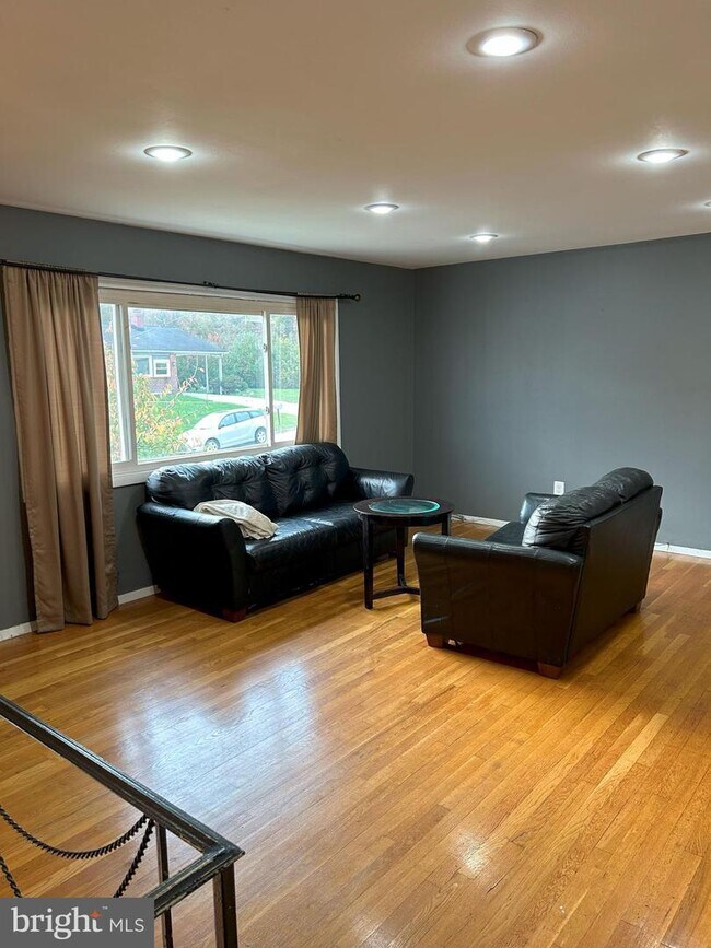 Photo - 6706 Trowbridge Pl