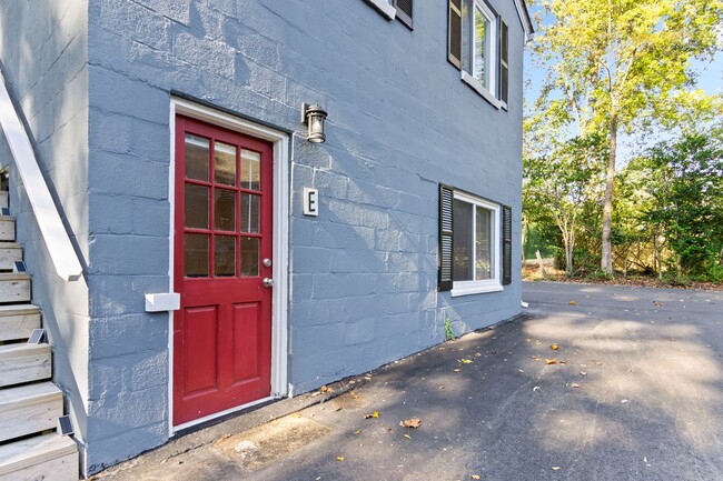 Photo - Rare 1 Bedroom Apartment in Williamsburg, VA | Pet-Friendly Rental Unit 108 Cooley Rd  E