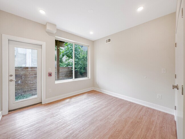 Photo - 2155 N Darien St
