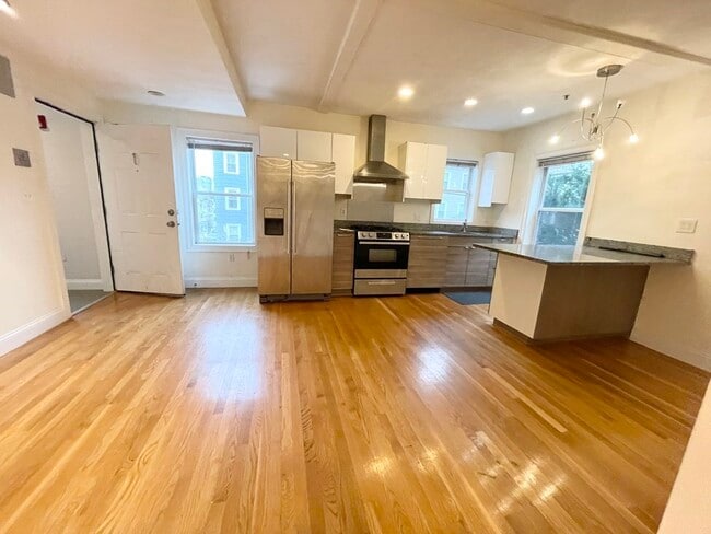 128 Hillside St Unit 1