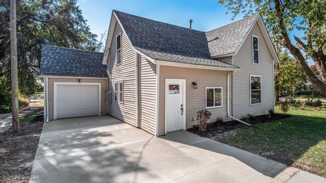 Photo - 407 W 1st Ave