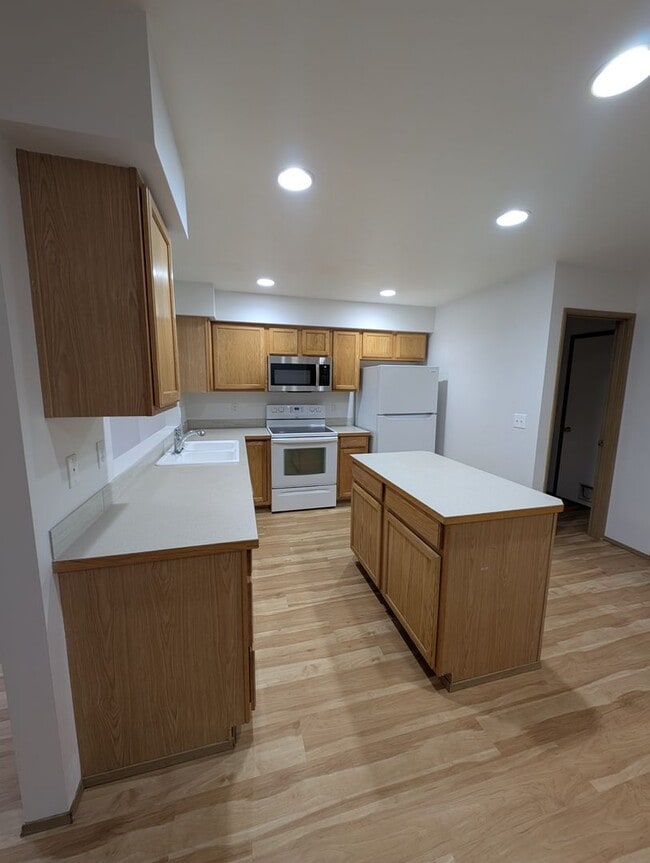 Photo - Large Duplex on Quiet Dead-End Street with 2-Car Garage, Washer & Dryer Provided