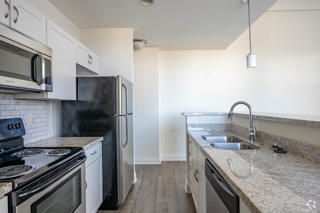 2BR, 1BA - 1,019SF - Kitchen - Penn Street Tower Apartments