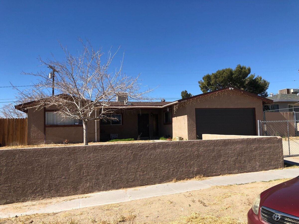 BARSTOW 3 bedroom 2 bath- 2 car garage HOME Rental - House Rental in ...