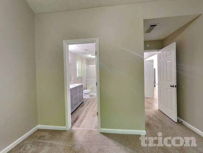 Photo - 2014 Meadow Walk Dr