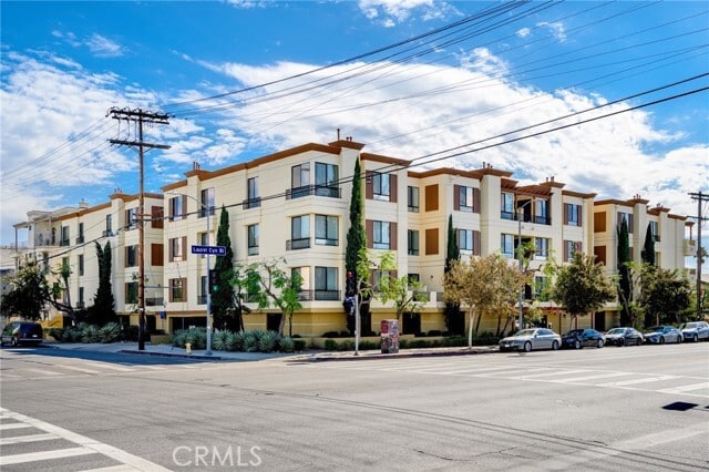 Building Photo - 6938 Laurel Canyon Blvd Unit 101