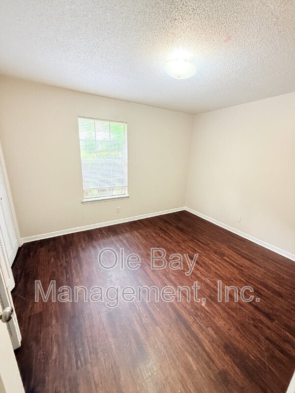 Photo - 965 Navco Rd