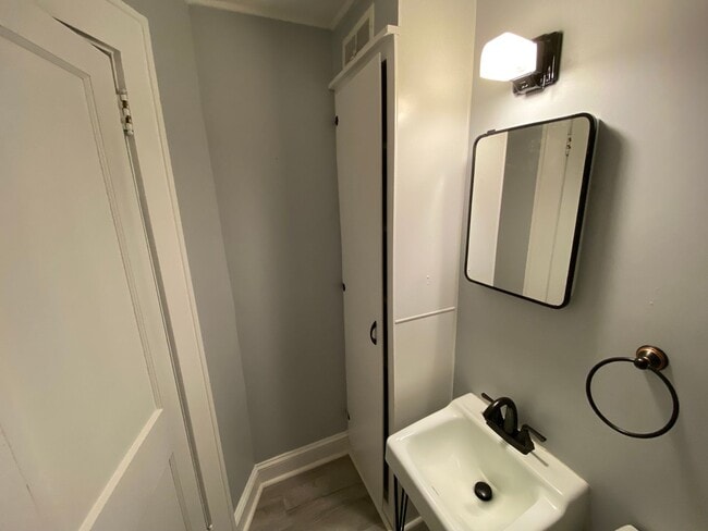 Photo - This is a cozy 1 bedroom, 1 bathroom Recen...