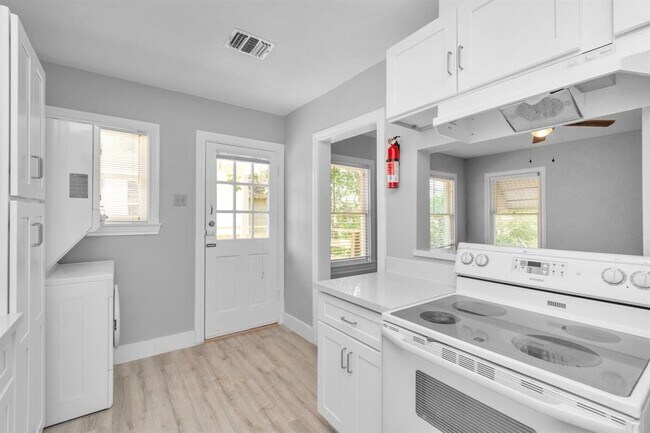 Photo - 2347 Sheridan St
