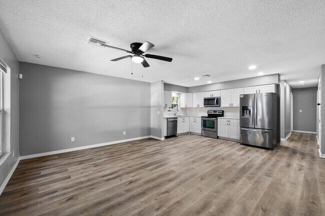 Photo - 37745 Walker Aly