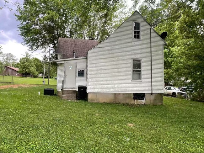 223 Clara St