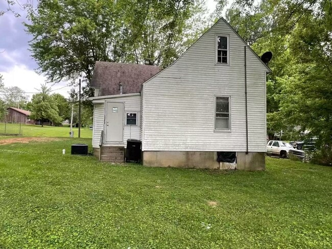 Photo - 223 Clara St