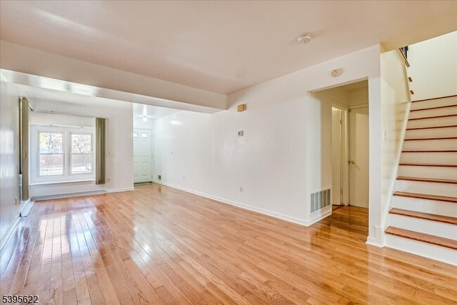 Photo - 536 Elsie Ave