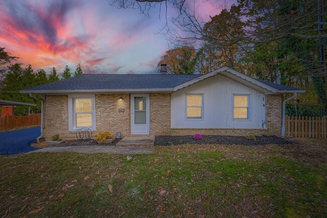 Building Photo - 601 Boxelder Dr