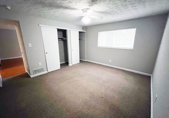 Building Photo - 525 Lowell Ave Unit 525-04