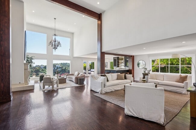 Building Photo - 2411 Mount Olympus Dr