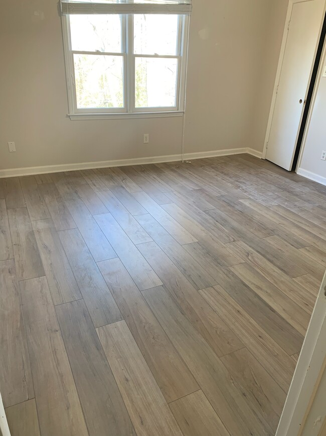 Master bedroom-ensuite bathroom and walk in closet - 5540 Kaplan Dr Casa Adosada