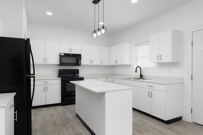 3BD Kitchen - 1801 Atrium Place Dr Rental