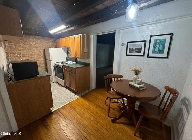 Photo - 1519 New Scotland Rd Unidad 2 Left