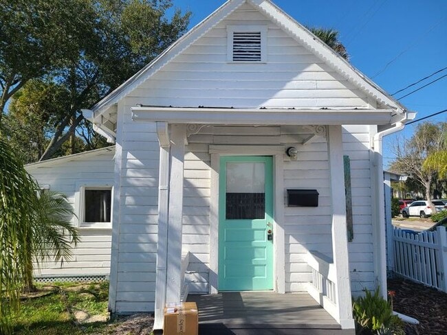 1 bedroom Historic Cottage half Block from... - 1 bedroom Historic Cottage half Block from... Casa