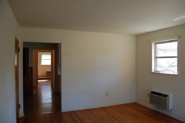 Photo - 2927 Linwood Ave