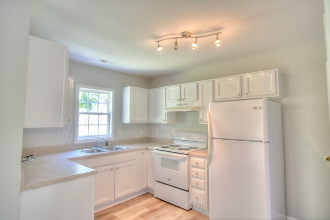 Photo - 1140 Drew St Unidad B