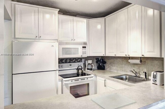 Building Photo - 221 SE 9th Ave Unit 108 Rental