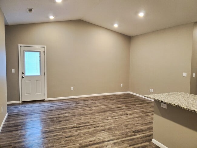 Photo - 420 S Longbranch Dr