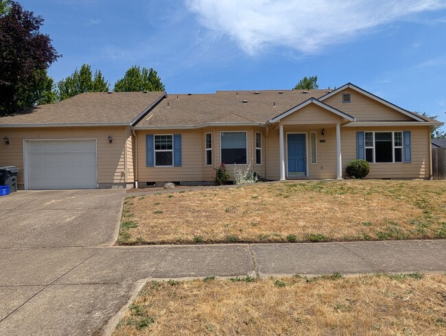 Building Photo - 2-Bedroom, 2-Bath Duplex In The Eugene River Rd Area!