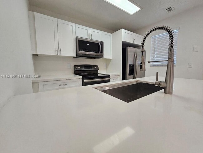 Photo - 6580 W 27th Ct Unidad 58-21