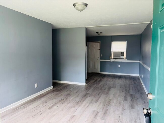 Photo - Laurel Apartments