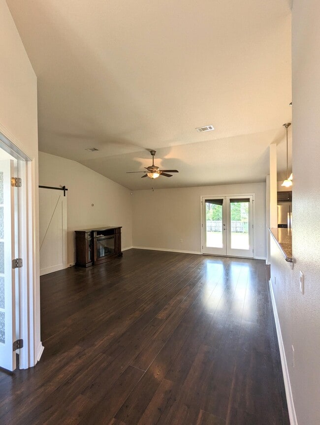 Photo - 8249 Escola St