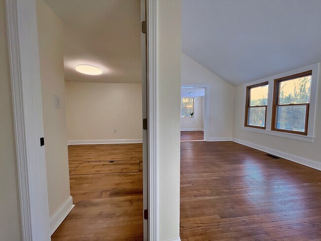 Office / Living Room - 310 Lower Creek Rd Unit 1