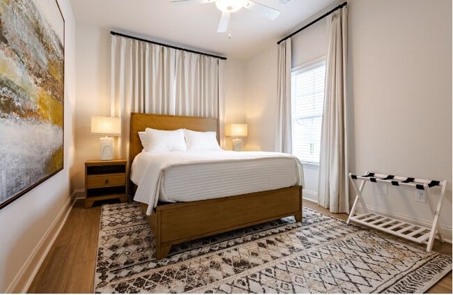 Photo - 406 N Donahue Dr